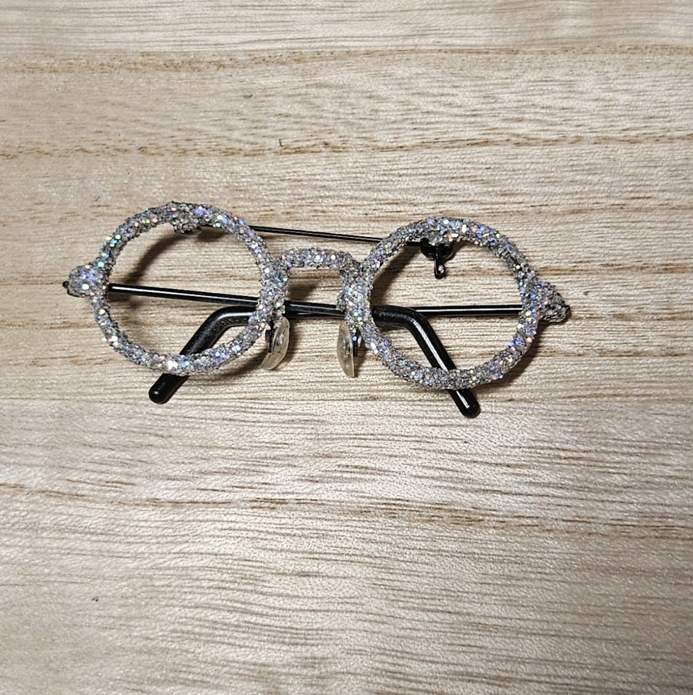 Sparkling Round Glasses Brooch